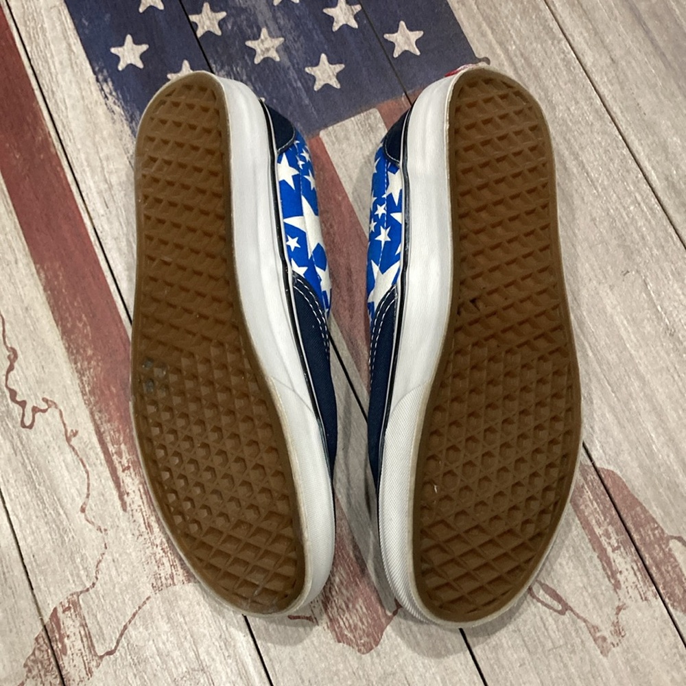 Vans - Picture 3 of 6